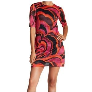 Trina Turk NWT Laser Cut Short Sleeve Dress size Small